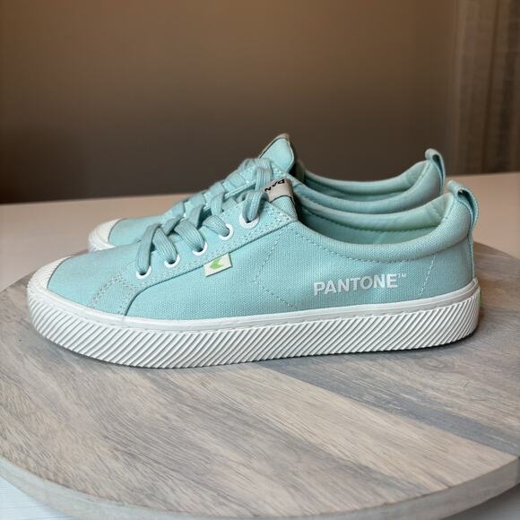 Cariuma Pantone Blue Women's Eggshell Blue Canvas Sneakers US Size 8.5 - Picture 2 of 10